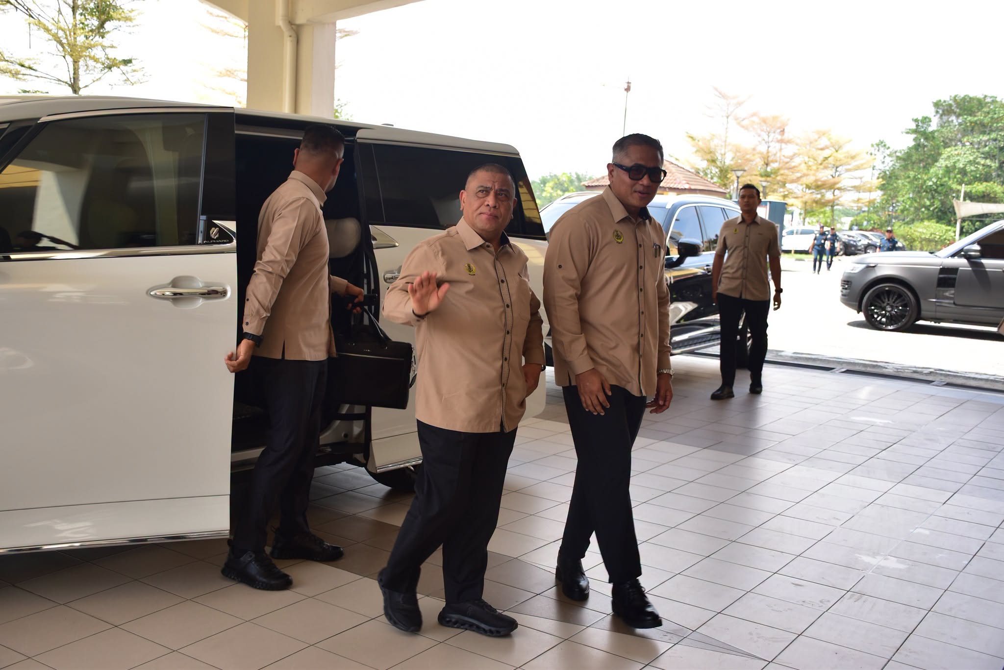 SESI PERTEMUAN BERSAMA YAB MENTERI BESAR PERAK BINCANG CADANGAN PEMBANGUNAN LADANG SOLAR DAN MINI HIDROELEKTRIK