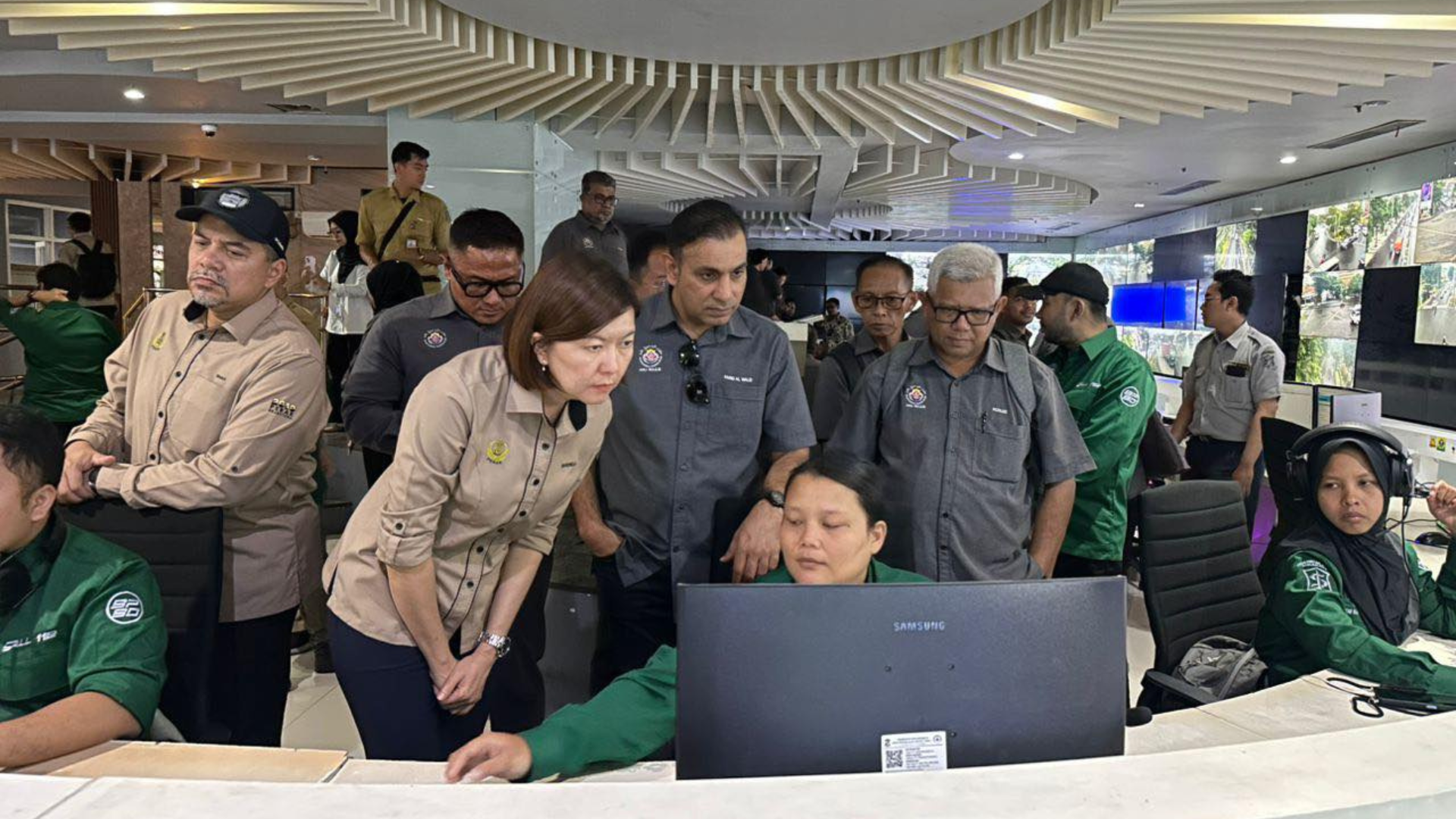 COMMAND CENTRE 112 SURABAYA